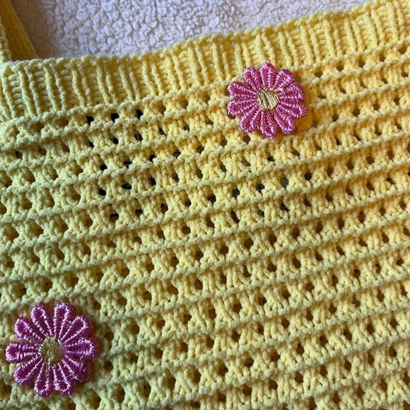 NWT Knit crop top, yellow with pink flowers. Rue 21, size small - Picture 3 of 5